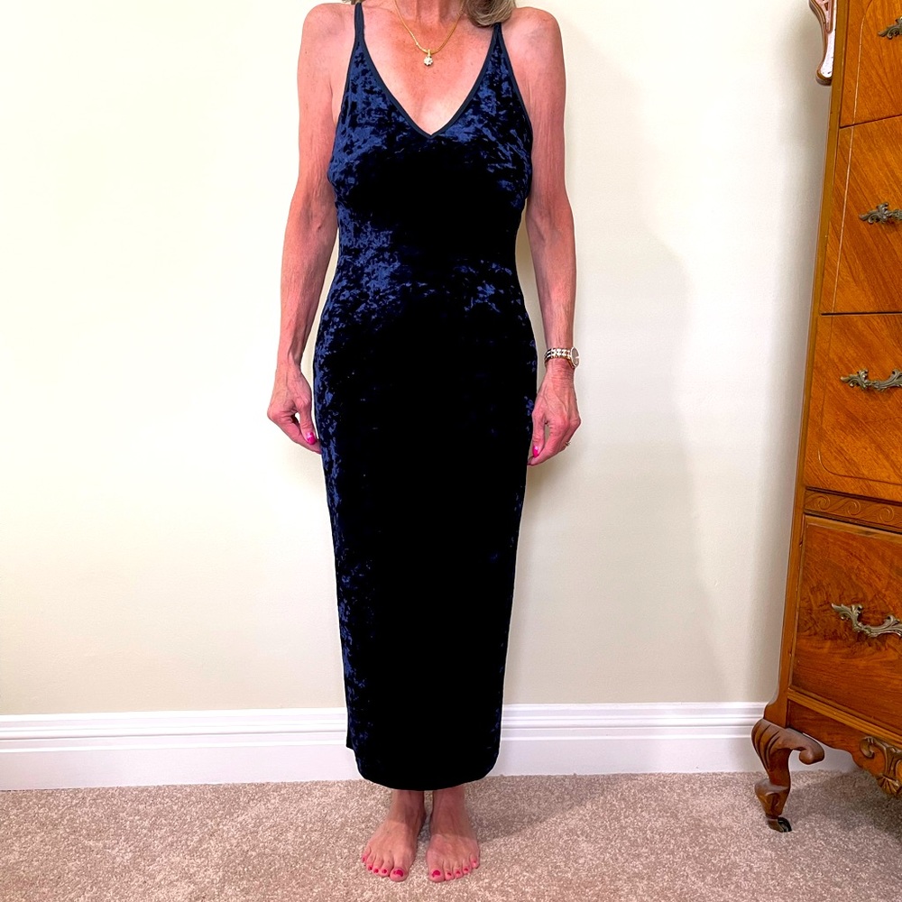 BNWT UNIQ BY US BLUE CRUSHED VELVET MIDI DRESS 👗